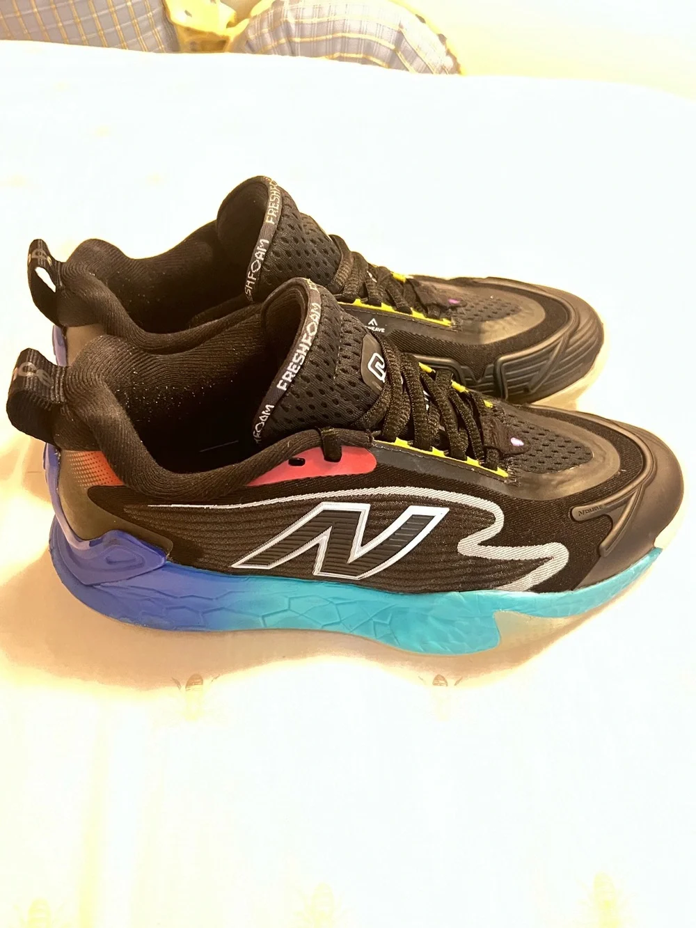 New Balance women Black Mesh Sneakers with Blue Gradient Sole Size 8